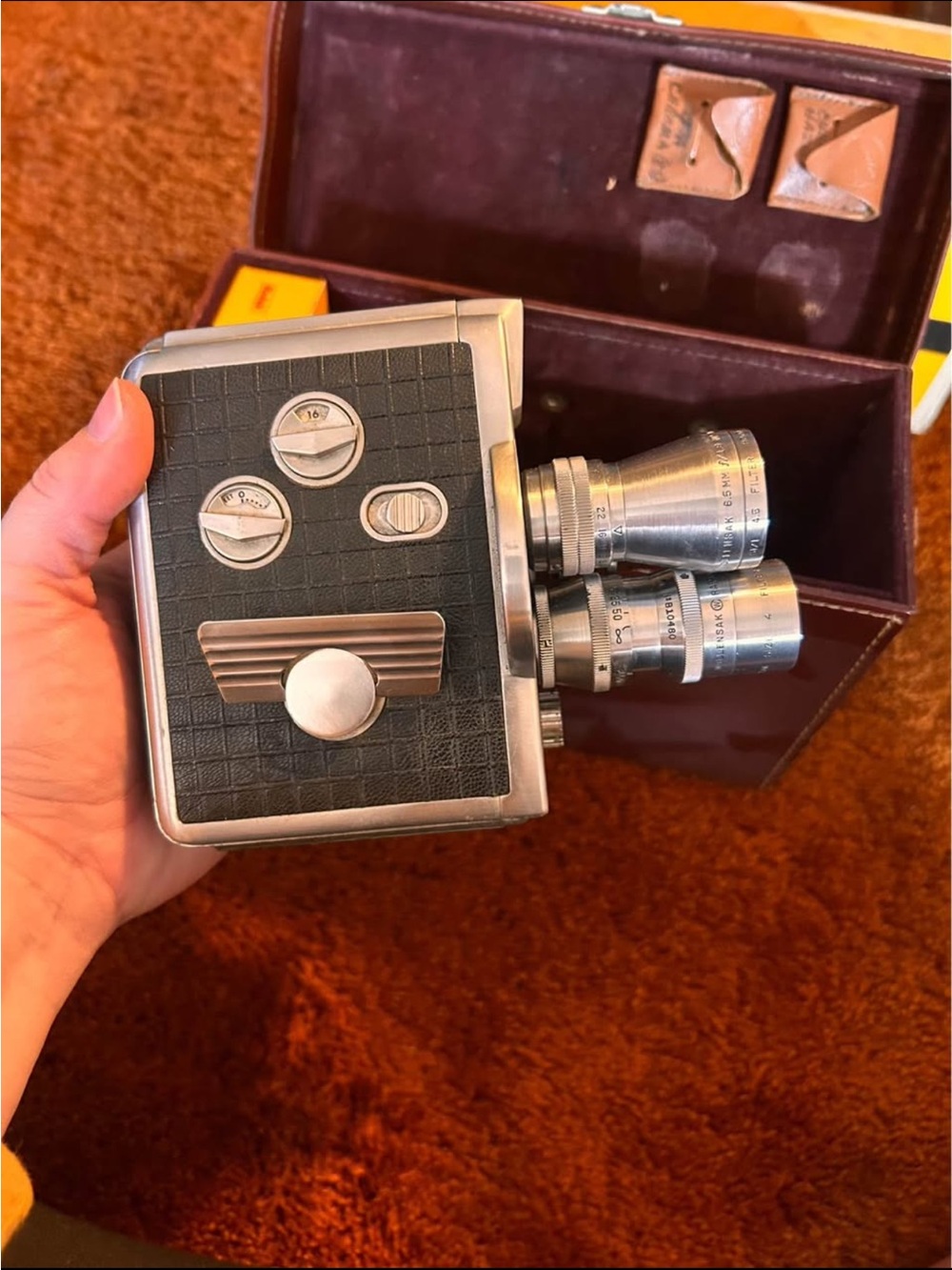 Wollensak model 23  Kodak Twin-Lens 8mm Movie Camera in Black wand Silver